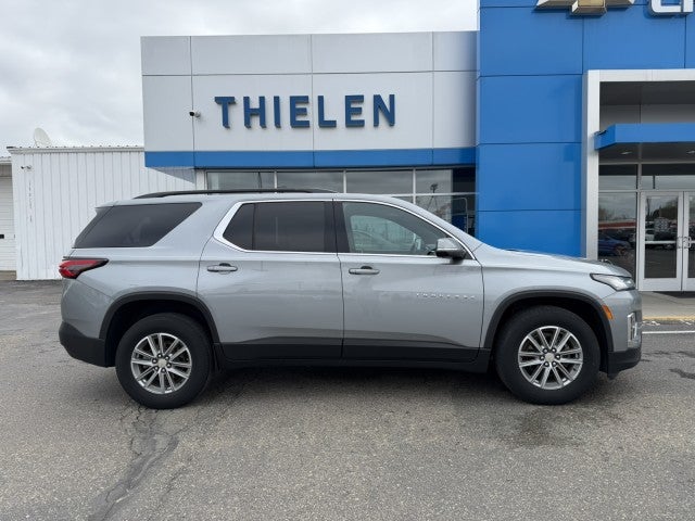 2023 Chevrolet Traverse LT Cloth in Sterling Gray Metallic — front three-quarter view