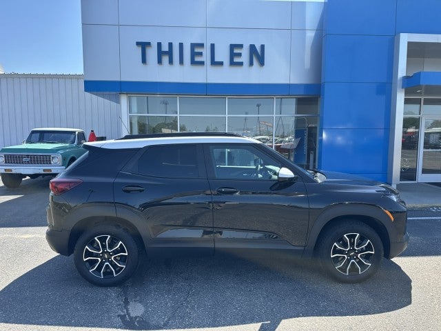 2023 Chevrolet Trailblazer ACTIV in Mosaic Black Metallic — front three-quarter view